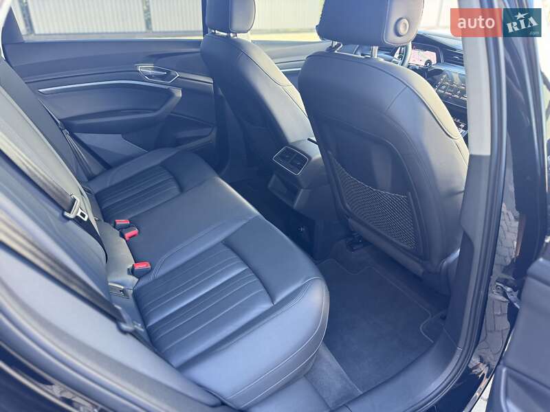 Позашляховик / Кросовер Audi e-tron Sportback 2021 в Мукачевому