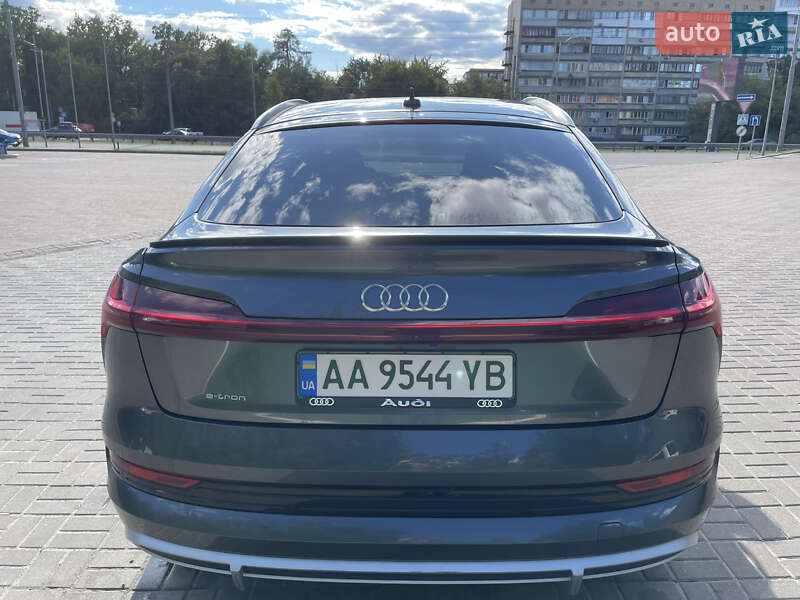 Позашляховик / Кросовер Audi e-tron Sportback 2020 в Києві