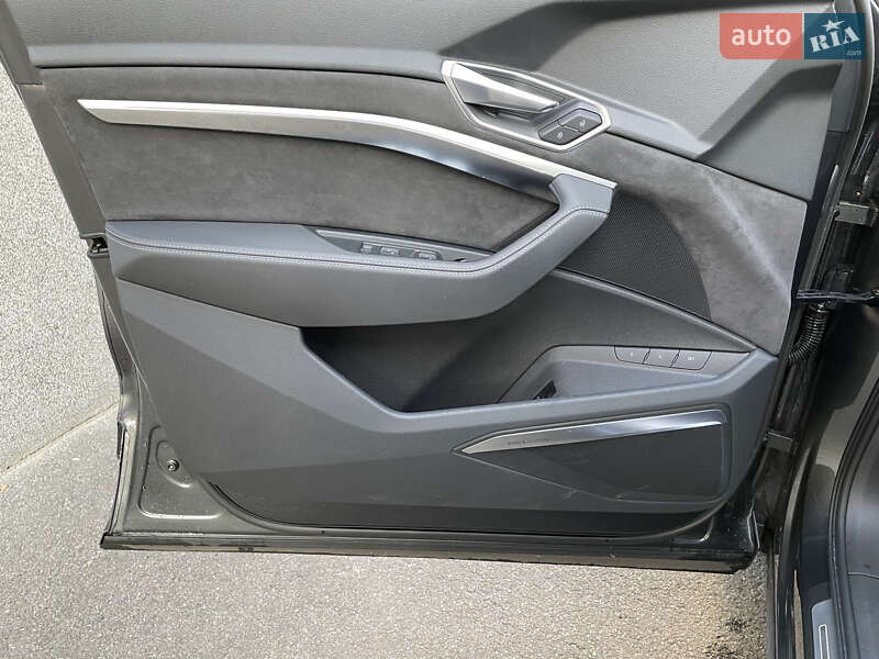 Позашляховик / Кросовер Audi e-tron Sportback 2020 в Києві