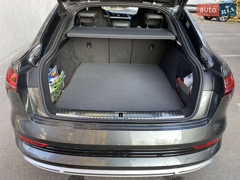 Позашляховик / Кросовер Audi e-tron Sportback 2020 в Києві