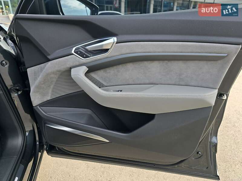 Позашляховик / Кросовер Audi e-tron Sportback 2020 в Дніпрі