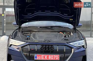 Внедорожник / Кроссовер Audi e-tron Sportback 2021 в 