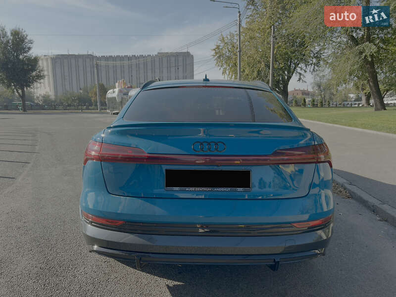 Позашляховик / Кросовер Audi e-tron Sportback 2021 в Харкові