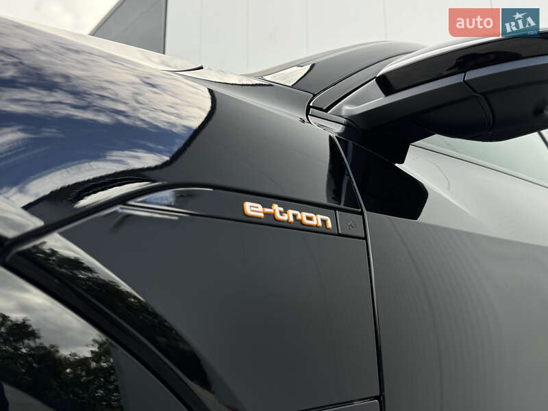 Позашляховик / Кросовер Audi e-tron Sportback 2021 в Мукачевому