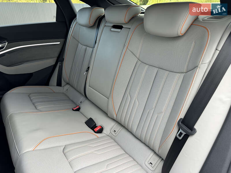 Позашляховик / Кросовер Audi e-tron Sportback 2021 в Мукачевому