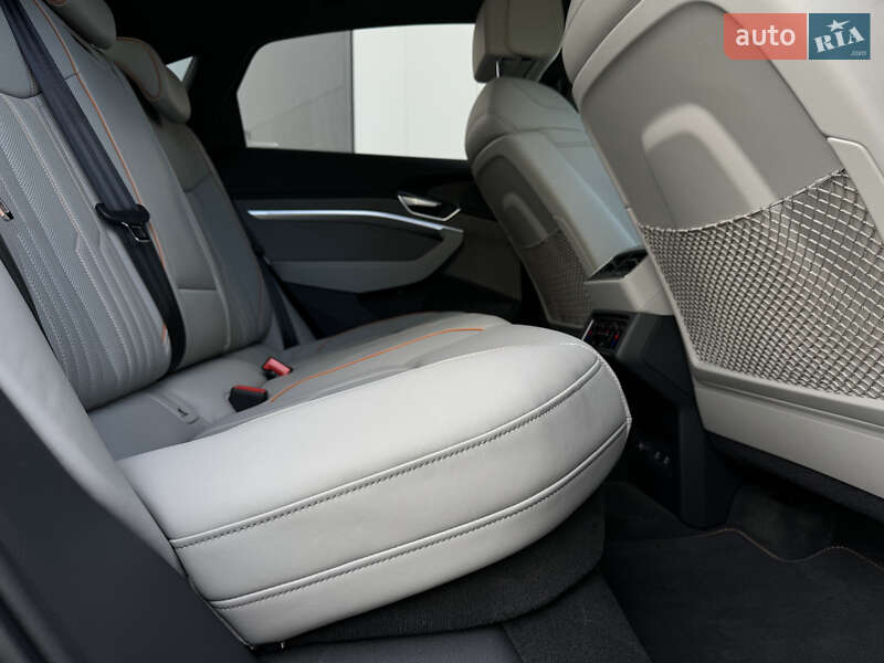 Позашляховик / Кросовер Audi e-tron Sportback 2021 в Мукачевому