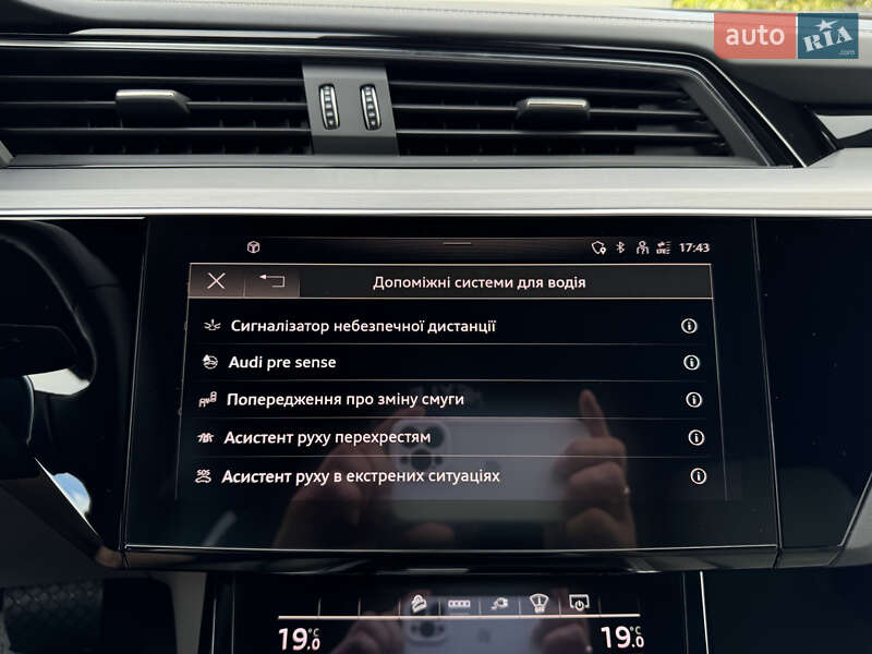 Позашляховик / Кросовер Audi e-tron Sportback 2021 в Мукачевому