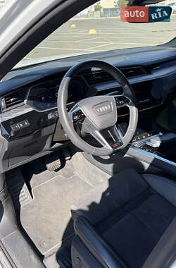 Внедорожник / Кроссовер Audi e-tron Sportback 2021 в 