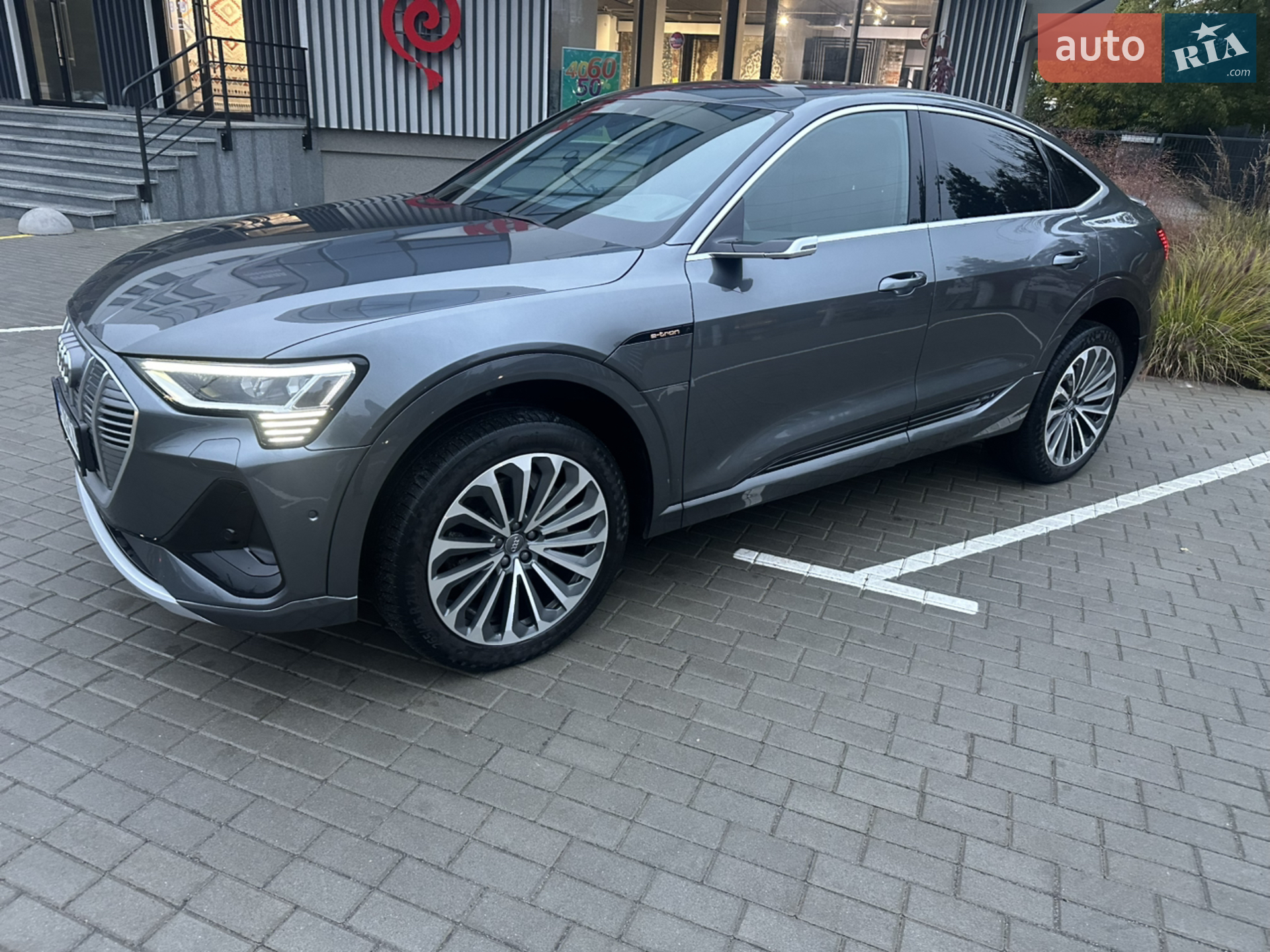 2020 Audi e-tron Sportback - мініатюра 2