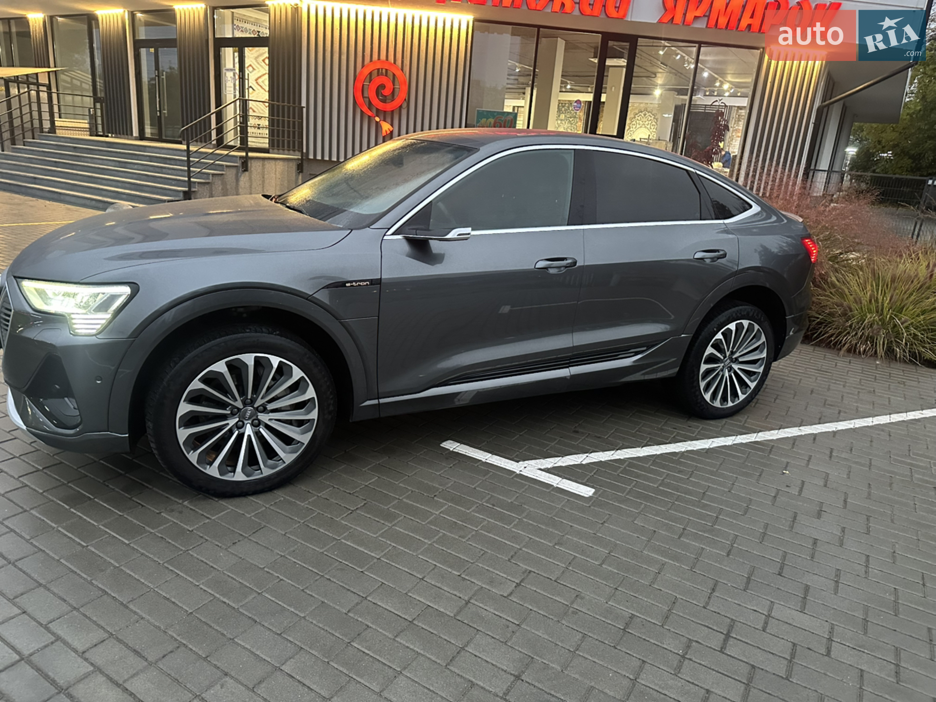 2020 Audi e-tron Sportback - мініатюра 13