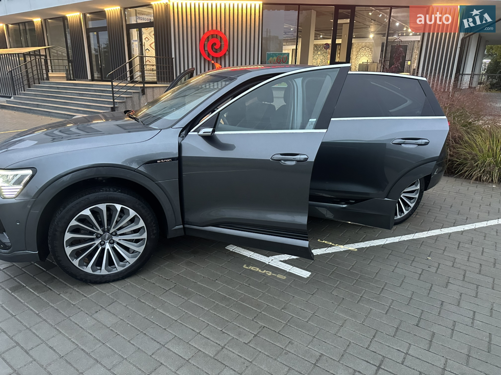 2020 Audi e-tron Sportback - мініатюра 29
