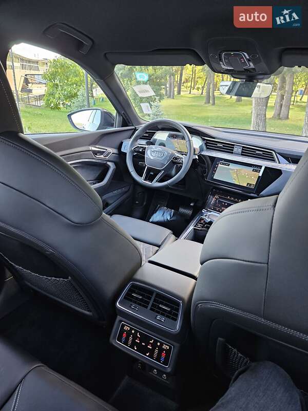 Внедорожник / Кроссовер Audi e-tron Sportback 2022 в Киеве фото 27 Внедорожник / Кроссовер Audi e-tron Sportback 2022 в Киеве