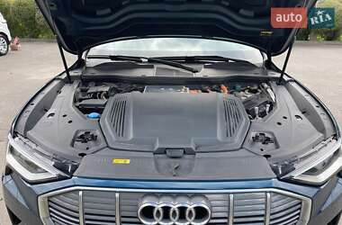 Позашляховик / Кросовер Audi e-tron Sportback 2020 в 