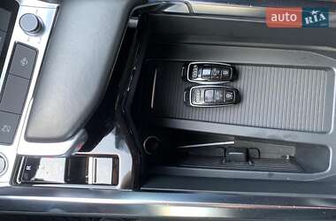 Позашляховик / Кросовер Audi e-tron Sportback 2020 в 