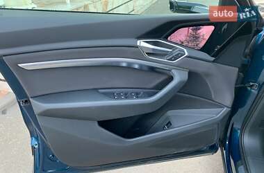 Позашляховик / Кросовер Audi e-tron Sportback 2020 в 