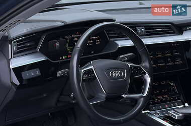 Позашляховик / Кросовер Audi e-tron Sportback 2021 в  фото 30 Позашляховик / Кросовер Audi e-tron Sportback 2021 в