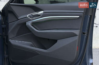 Позашляховик / Кросовер Audi e-tron Sportback 2021 в  фото 38 Позашляховик / Кросовер Audi e-tron Sportback 2021 в
