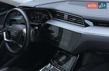 Позашляховик / Кросовер Audi e-tron Sportback 2021 в  фото 44 Позашляховик / Кросовер Audi e-tron Sportback 2021 в