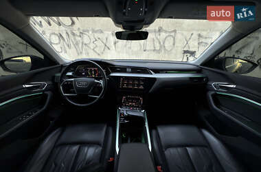 Позашляховик / Кросовер Audi e-tron Sportback 2021 в  фото 59 Позашляховик / Кросовер Audi e-tron Sportback 2021 в