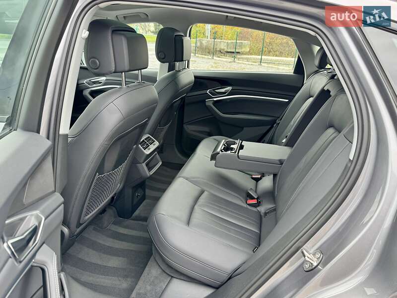 Позашляховик / Кросовер Audi e-tron Sportback 2022 в Хмельницькому