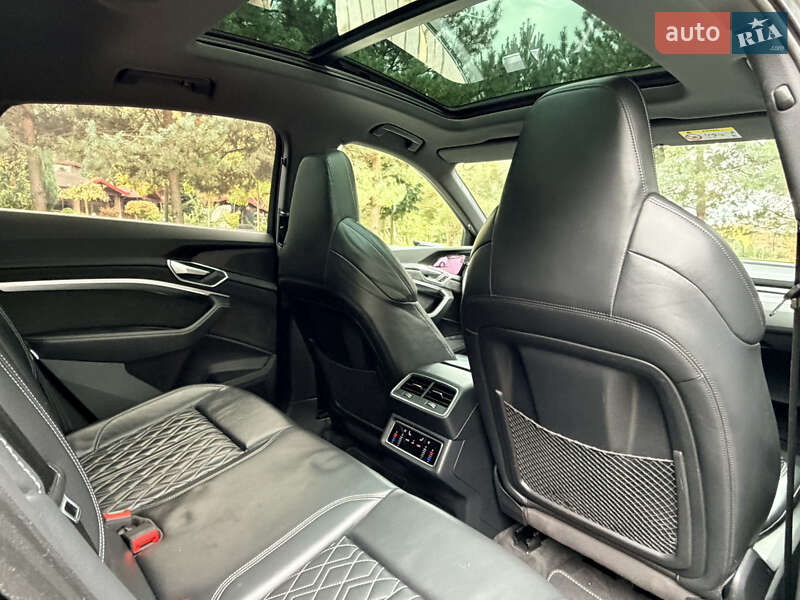 Позашляховик / Кросовер Audi e-tron Sportback 2020 в Дрогобичі
