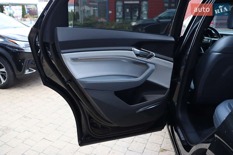 Позашляховик / Кросовер Audi e-tron Sportback 2023 в Львові