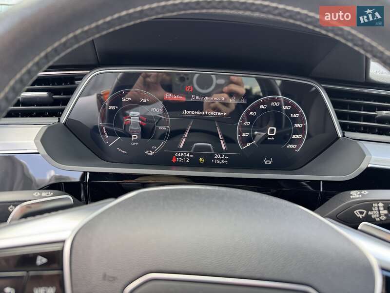 Позашляховик / Кросовер Audi e-tron Sportback 2021 в Києві