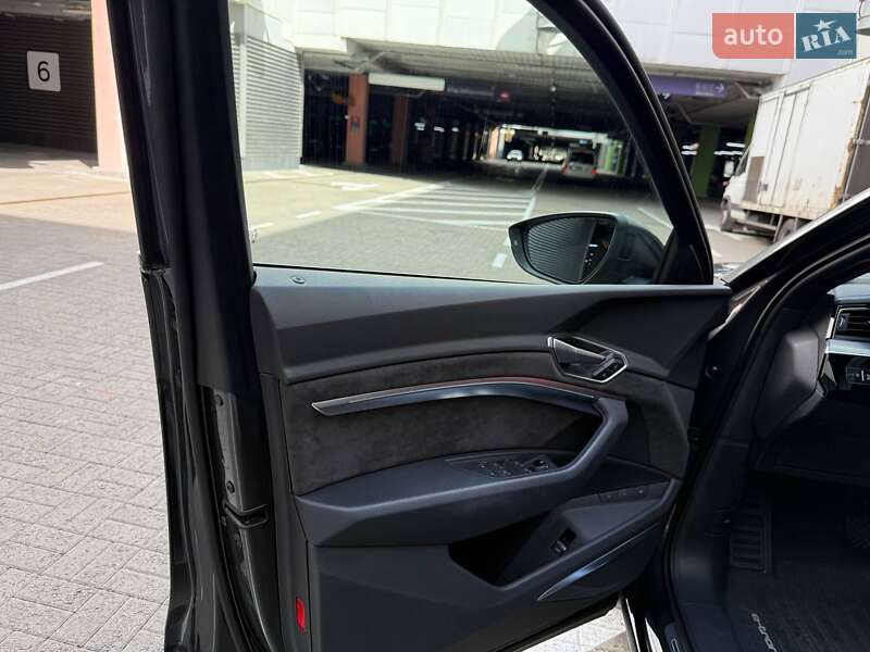 Позашляховик / Кросовер Audi e-tron Sportback 2021 в Києві