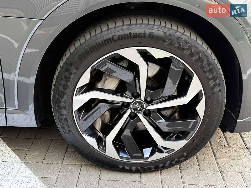 Позашляховик / Кросовер Audi e-tron Sportback 2021 в Києві