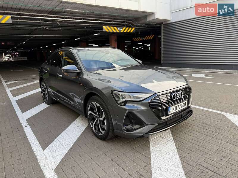 Позашляховик / Кросовер Audi e-tron Sportback 2021 в Києві
