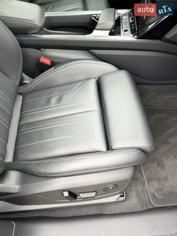 Позашляховик / Кросовер Audi e-tron Sportback 2023 в Чернівцях