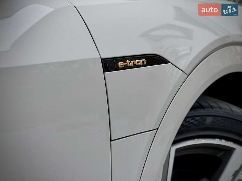 Позашляховик / Кросовер Audi e-tron Sportback 2021 в Луцьку