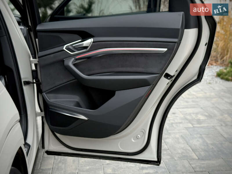 Позашляховик / Кросовер Audi e-tron Sportback 2021 в Луцьку