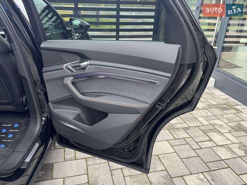 Позашляховик / Кросовер Audi e-tron Sportback 2022 в Рівному