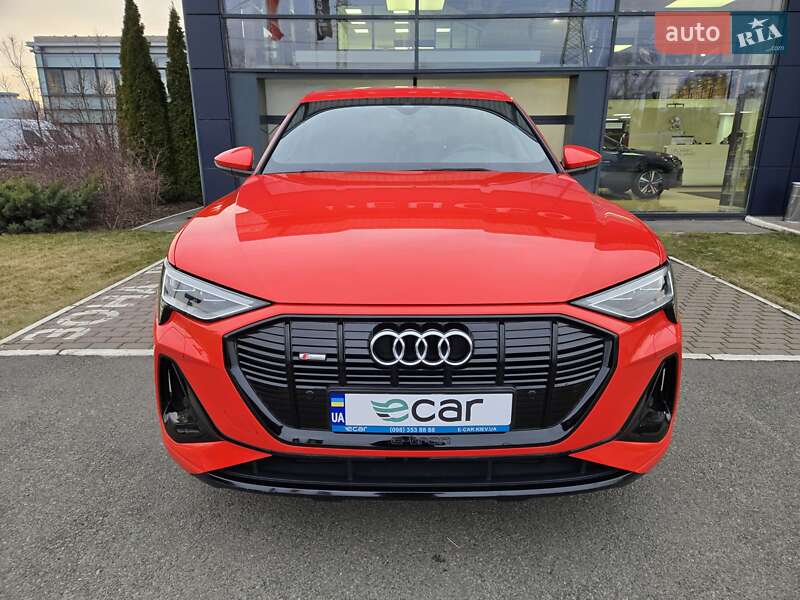 Позашляховик / Кросовер Audi e-tron Sportback 2021 в Києві