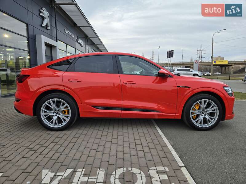 Позашляховик / Кросовер Audi e-tron Sportback 2021 в Києві