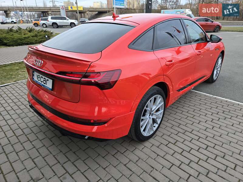 Позашляховик / Кросовер Audi e-tron Sportback 2021 в Києві