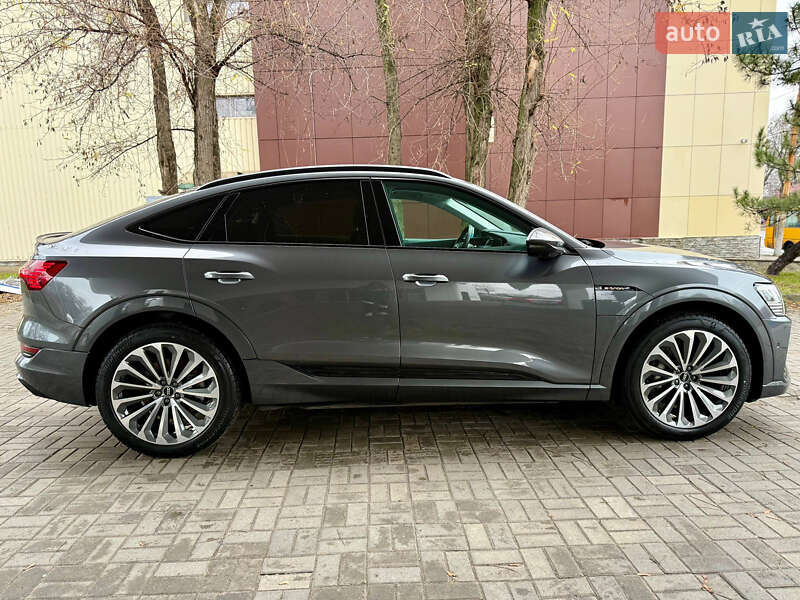 Позашляховик / Кросовер Audi e-tron Sportback 2022 в Дніпрі
