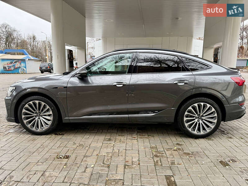 Позашляховик / Кросовер Audi e-tron Sportback 2022 в Дніпрі