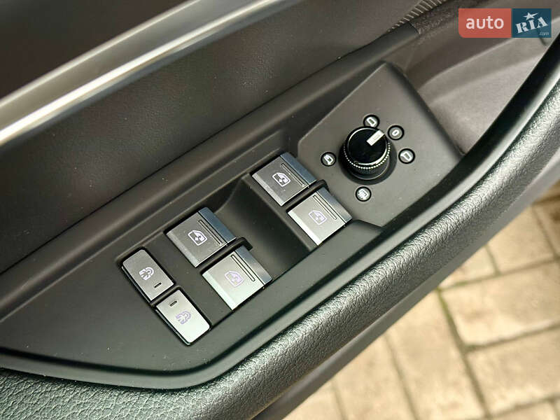 Позашляховик / Кросовер Audi e-tron Sportback 2022 в Дніпрі