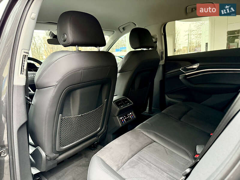 Позашляховик / Кросовер Audi e-tron Sportback 2022 в Дніпрі