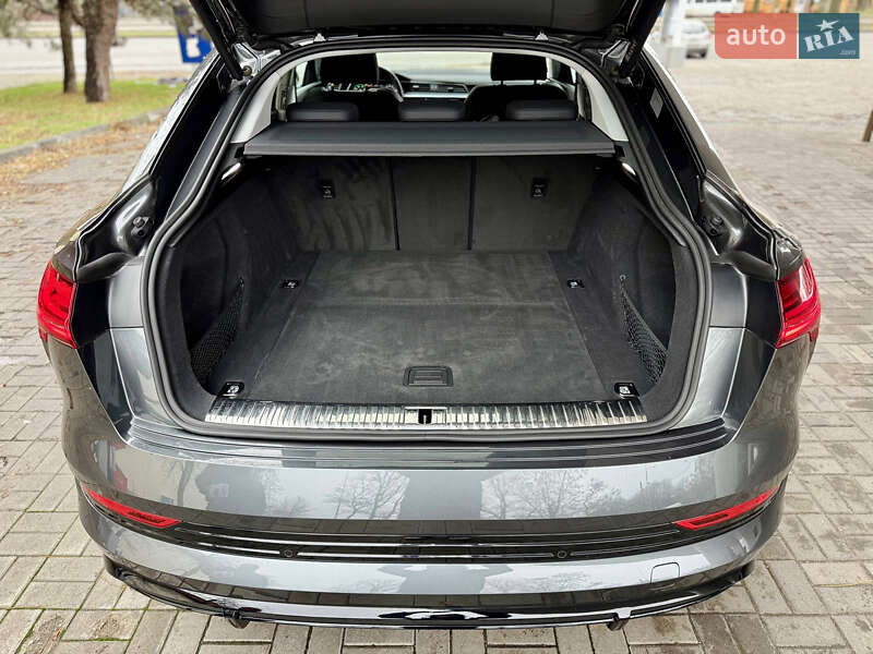 Позашляховик / Кросовер Audi e-tron Sportback 2022 в Дніпрі