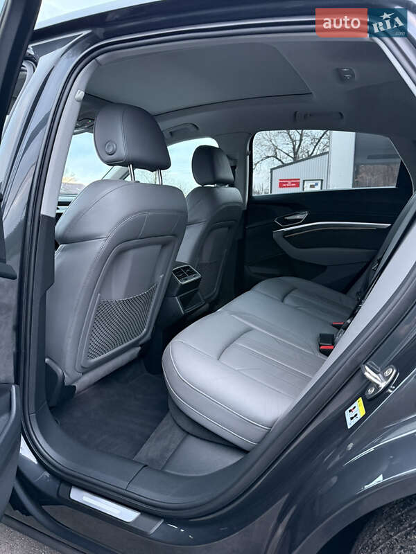 Позашляховик / Кросовер Audi e-tron Sportback 2022 в Козятині