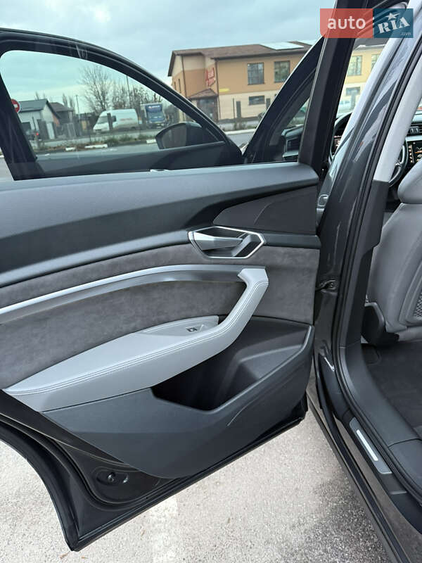 Позашляховик / Кросовер Audi e-tron Sportback 2022 в Козятині