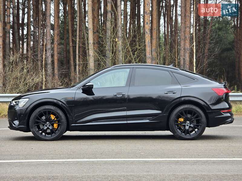 Позашляховик / Кросовер Audi e-tron Sportback 2022 в Ковелі