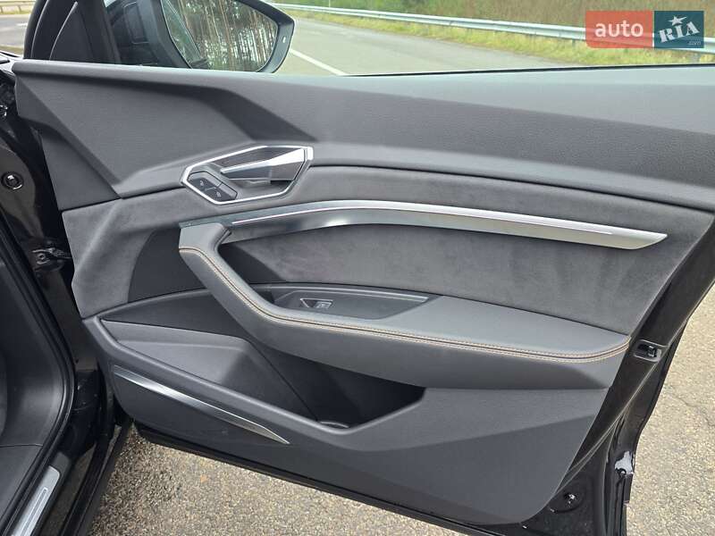 Позашляховик / Кросовер Audi e-tron Sportback 2022 в Ковелі