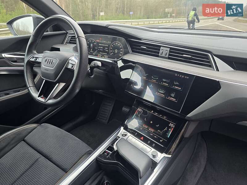 Позашляховик / Кросовер Audi e-tron Sportback 2022 в Ковелі