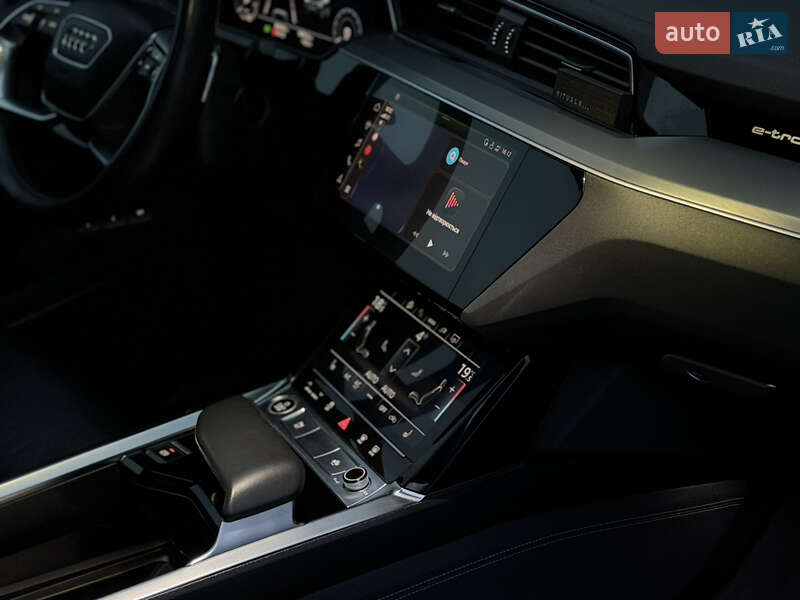 Внедорожник / Кроссовер Audi e-tron Sportback 2021 в Дубно