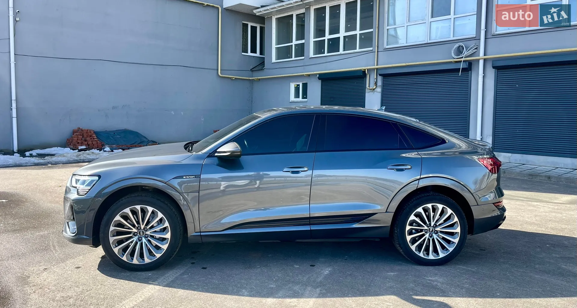 2020 Audi e-tron Sportback - мініатюра 2