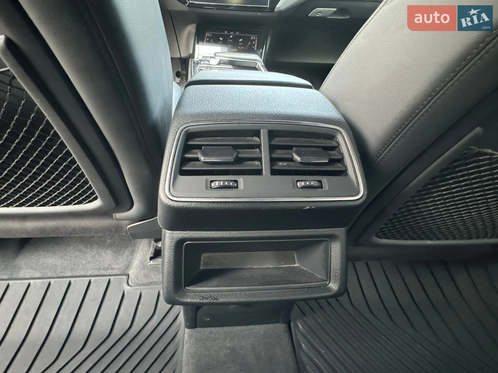 2020 Audi e-tron Sportback - мініатюра 36